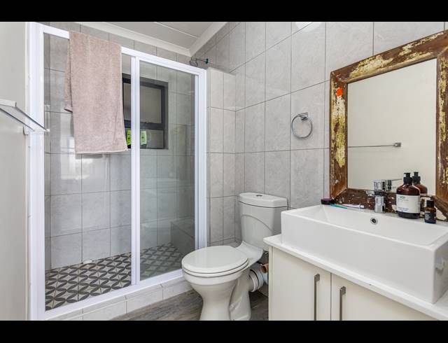 1 BEDROOM APARTMENT FOR SALE IN TABLE VIEW